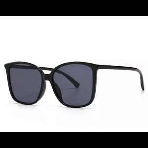 Women’s Spring/Summer Black Retro Sunglasses
